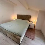 La Jacquinot Apartment